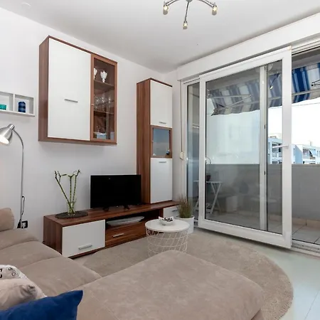Blue Lagoon Apartment *