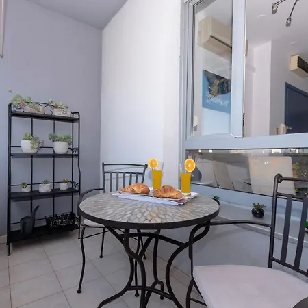 Blue Lagoon Apartment *